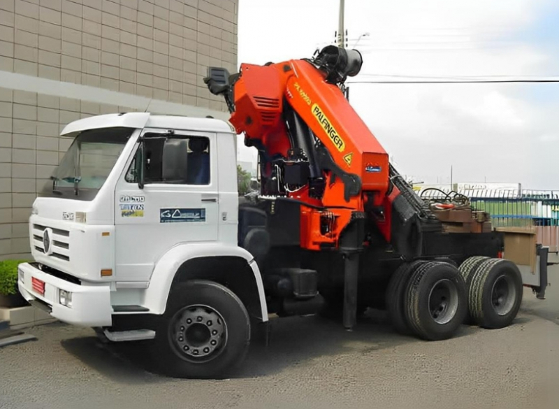 O Guindaste Articulado Palfinger PK 60000 com capacidade total de 25 toneladas é um dos mais utilizados para serviços de transporte de carga pesada, devido à sua facilidade de operação e custo-benefício.

