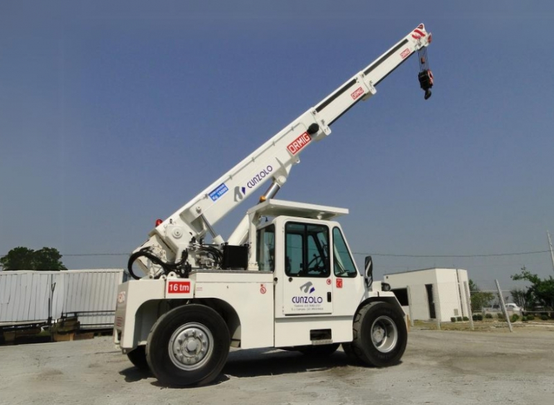 O Guindaste Industrial Ormig 16TM é o equipamento ideal para atividades de remoção industrial, onde há restrições de espaço e com necessidade de carregamento de grandes cargas. Sua mais importante característica é a capacidade de se locomover com peça içada.