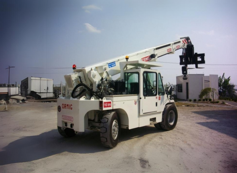 O Guindaste Industrial Ormig 16TM é o equipamento ideal para atividades de remoção industrial, onde há restrições de espaço e com necessidade de carregamento de grandes cargas. Sua mais importante característica é a capacidade de se locomover com peça içada.