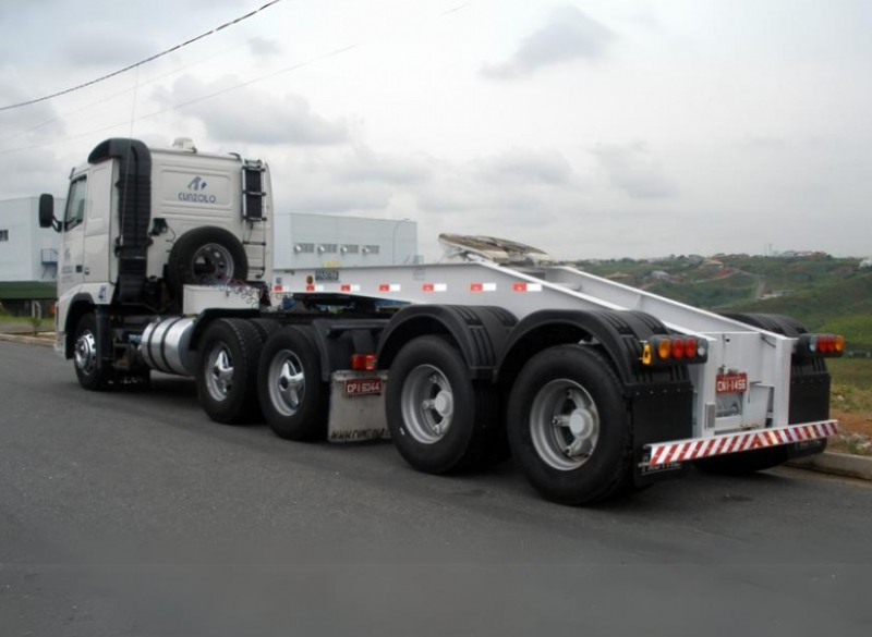 O aluguel de Carreta Dolly é a opção ideal para aumentar a capacidade de carga de um conjunto. Esse tipo de equipamento é utilizado para fazer conexão entre um reboque e outro. Ele pode ser acoplado ao semirreboque Carrega Tudo com capacidade adicional para até 14 toneladas.
