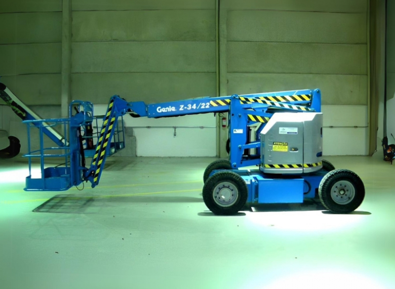A Plataforma com Lança Articulada Genie Z34/22 é a PTA ideal para trabalhos internos pois oferece funcionamento silencioso e isento de emissões nos ambientes de trabalho mais sensíveis.