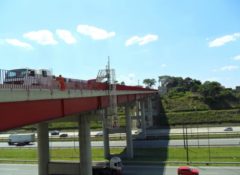 A Barin é uma Plataforma para Inspeção e Manutenção de Pontes montada sobre caminhão que permite a construção, manutenção e inspeção em pontes, viadutos, obras de arte e locais de difícil acesso em rodovias.