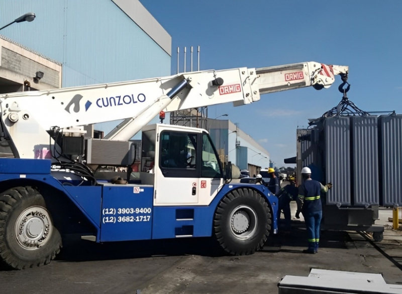 O Guindaste Industrial - Ormig 45TM é o mais robusto da linha Ormig, indicado para grandes eventos de remoções industriais. Versátil, é um equipamento que transita em terrenos acidentados ou que não sejam pavimentados.  