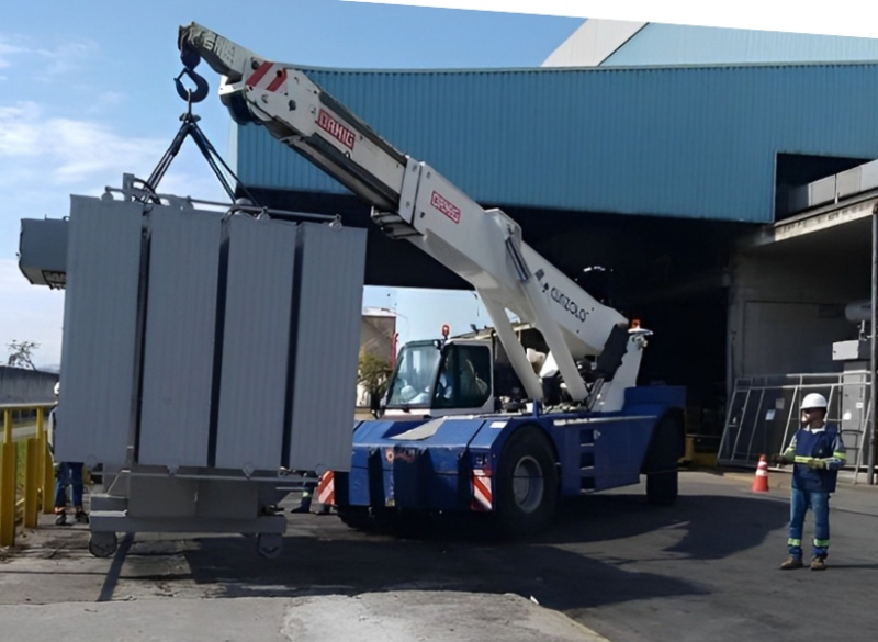 O Guindaste Industrial - Ormig 45TM é o mais robusto da linha Ormig, indicado para grandes eventos de remoções industriais. Versátil, é um equipamento que transita em terrenos acidentados ou que não sejam pavimentados.  