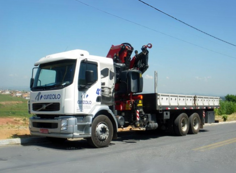 Os Guindastes Articulados Fassi F310 modelos AXP.26 e AXP.24 JIB L324 são equipamentos comandados via controle remoto sem fio. A utilização é indicada para atividades que necessitam de transporte interno como obras civis e industriais.