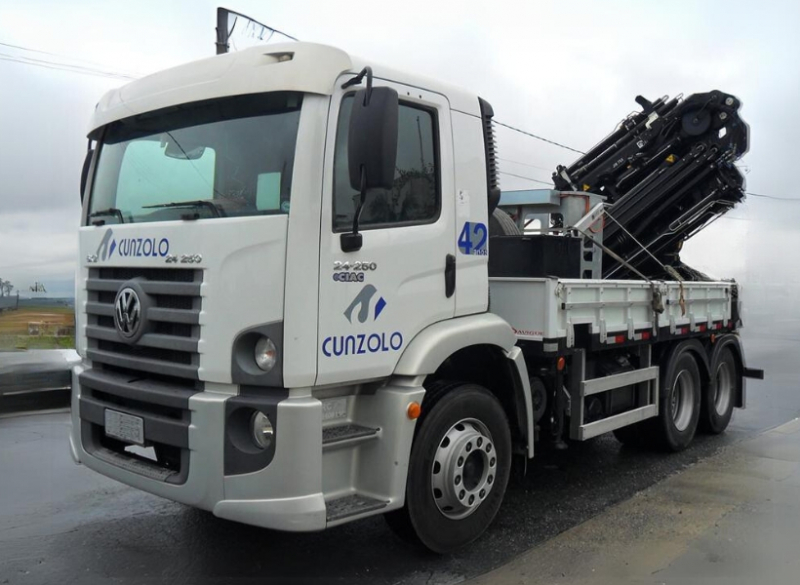 O Guindaste Articulado HIAB 377 (Guindauto) e o modelo com JIB HIAB XS 377 E-5 HIPRO JIB 75 X-4 são ideais para trabalhos em ambientes restritos e com interferências que exijam capacidade de içamento. 