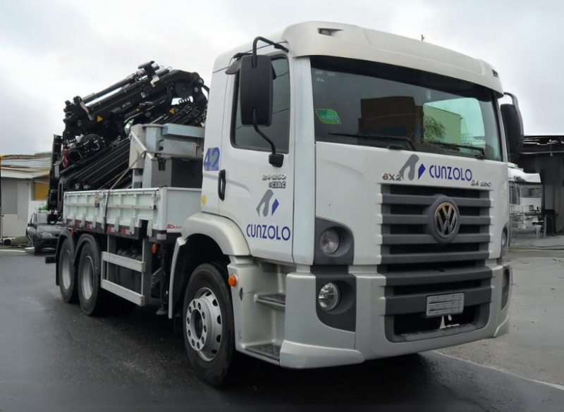 O Guindaste Articulado HIAB 377 (Guindauto) e o modelo com JIB HIAB XS 377 E-5 HIPRO JIB 75 X-4 são ideais para trabalhos em ambientes restritos e com interferências que exijam capacidade de içamento. 