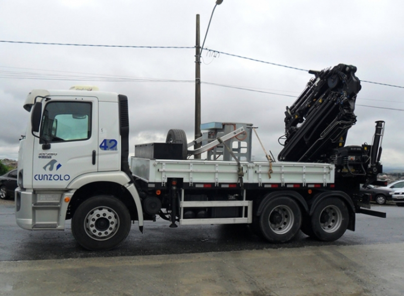 O Guindaste Articulado HIAB 377 (Guindauto) e o modelo com JIB HIAB XS 377 E-5 HIPRO JIB 75 X-4 são ideais para trabalhos em ambientes restritos e com interferências que exijam capacidade de içamento. 