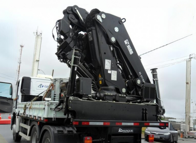O Guindaste Articulado HIAB 377 (Guindauto) e o modelo com JIB HIAB XS 377 E-5 HIPRO JIB 75 X-4 são ideais para trabalhos em ambientes restritos e com interferências que exijam capacidade de içamento. 