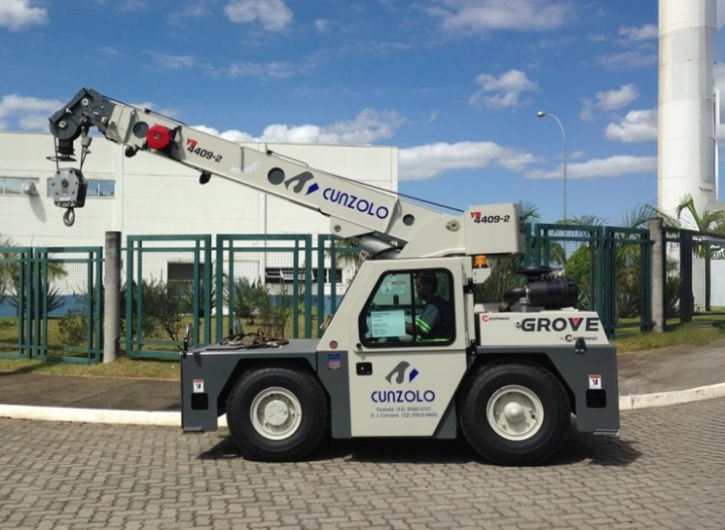 O Guindaste Industrial Grove YB 4409-2 é um equipamento compacto, indicado para operações onde há restrições de espaço, podendo ser utilizado dentro de indústrias siderúrgicas, petroquimicas, de celulose e papel e metalúrgica.