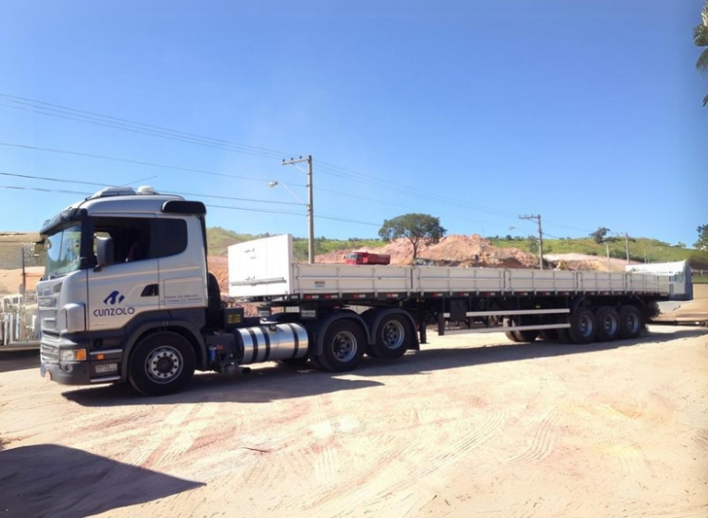 É indicada para o transporte de chapas e barras de aço, grandes máquinas e peças. Sua capacidade de carga para remoções industriais pode ser alterada com o acionamento da extensão, chegando a até 20 metros de comprimento.