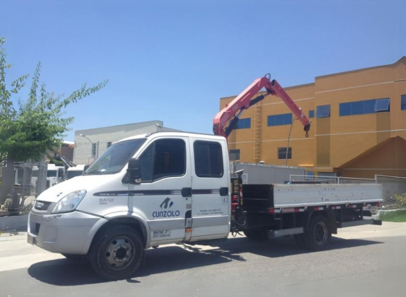 O Guindaste Articulado Fassi F50A (Guindauto) possui carroceria aliada � lan�a articulada que o torna �nico em opera��es que requerem peso, dist�ncia e altura, podendo trabalhar em locais confinados e com limita��o de altura.