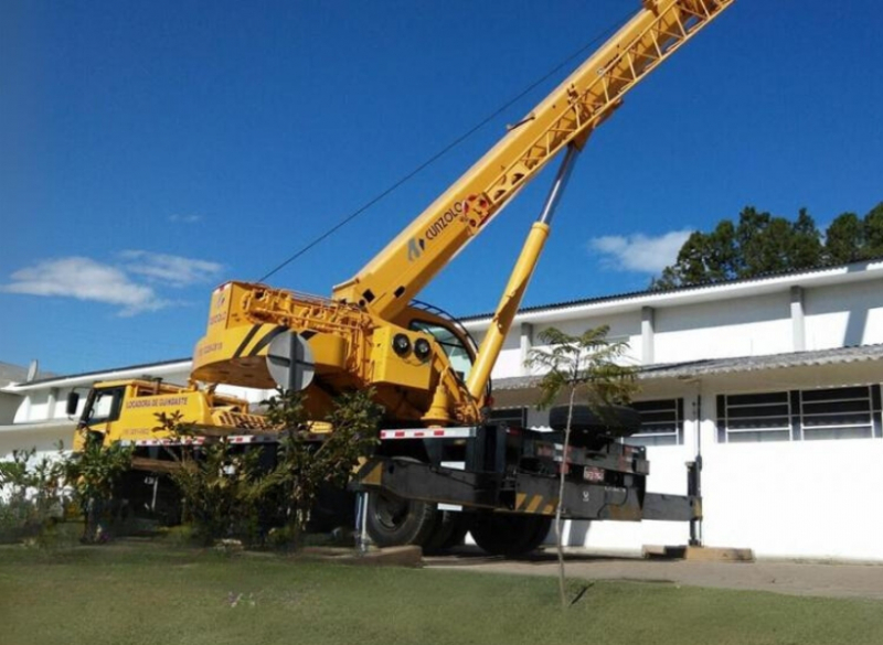 I�amento de Pe�a realizado com Guindaste Industrial da Cunzolo em empresa na cidade de Valinhos-SP.