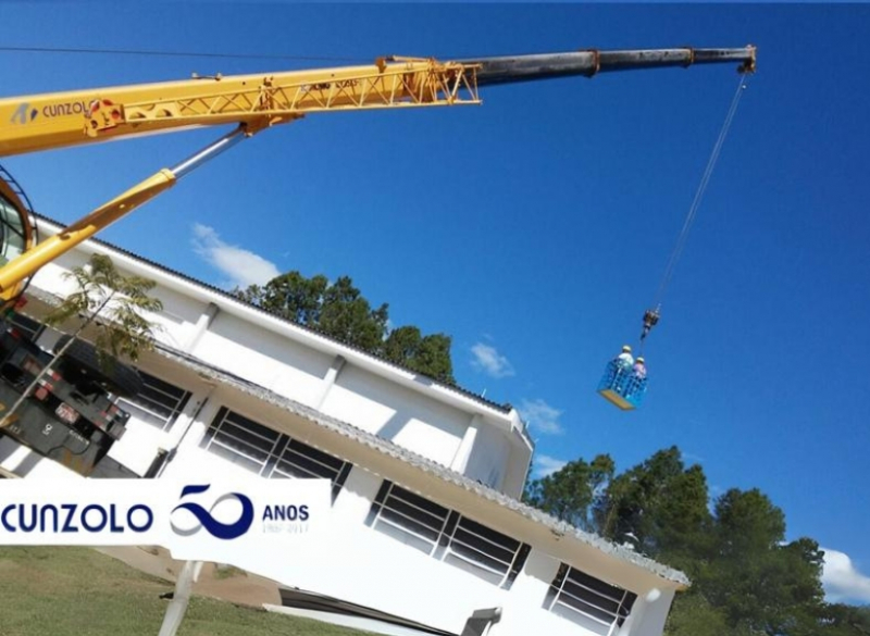 I�amento de Pe�a realizado com Guindaste Industrial da Cunzolo em empresa na cidade de Valinhos-SP.