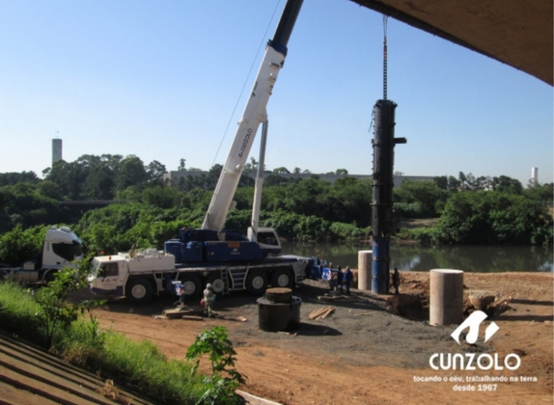 A Cunzolo realizou o içamento de uma peça de 8 metros de comprimento, 2 de diâmetro e 26 toneladas na Rodovia Ayrton Senna Km 18 em Guarulhos  SP. A operação foi realizada com o Guindaste Rodoviário ATF 220-2 (cap. 220t) em um raio operacional de 11 metros.