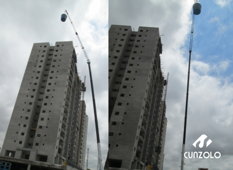 A Cunzolo realizou o içamento de uma caixa d´água em Taubaté- SP. Os equipamentos utilizados para essa operação foram os guindastes: Rodoviário Tadano ATF 110G-5 e o Guindaste Articulado Hiab 377/2 para montagem do Jib do ATF 110G-5.