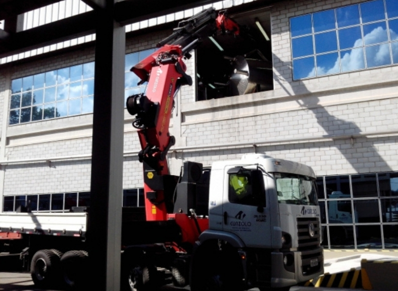A Cunzolo realizou com sucesso o içamento de tanques e reatores no Rio de Janeiro. Além do Guindaste Articulado PK 100002F (Cap. 25t), foram utilizadas as empilhadeiras Komatsu FG 45-7 4t e Hyundai 4,5t.