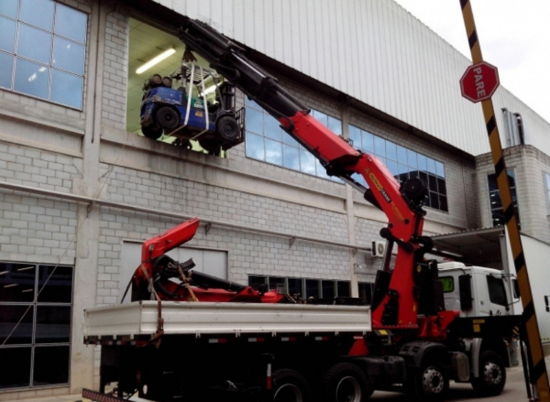 A Cunzolo realizou com sucesso o içamento de tanques e reatores no Rio de Janeiro. Além do Guindaste Articulado PK 100002F (Cap. 25t), foram utilizadas as empilhadeiras Komatsu FG 45-7 4t e Hyundai 4,5t.