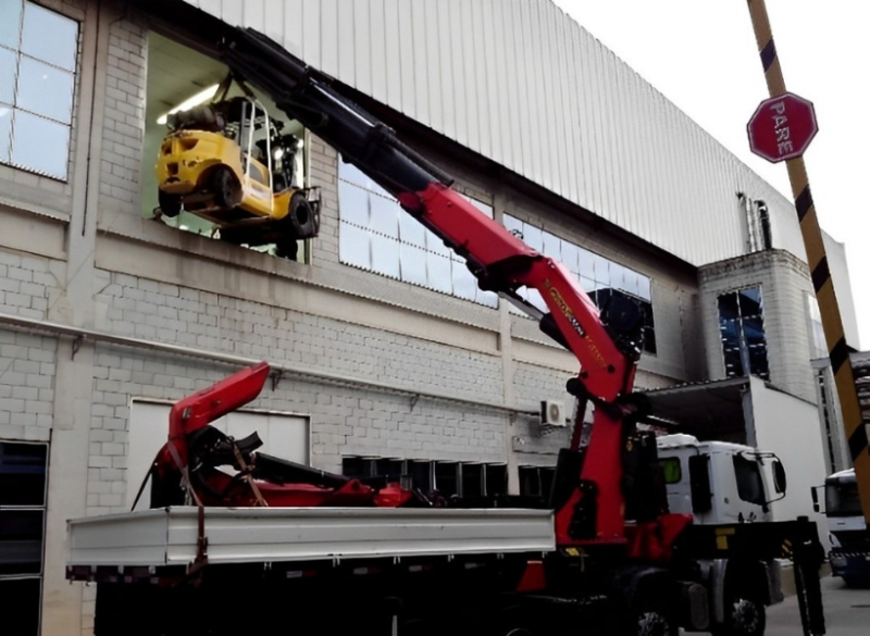 A Cunzolo realizou com sucesso o içamento de tanques e reatores no Rio de Janeiro. Além do Guindaste Articulado PK 100002F (Cap. 25t), foram utilizadas as empilhadeiras Komatsu FG 45-7 4t e Hyundai 4,5t.