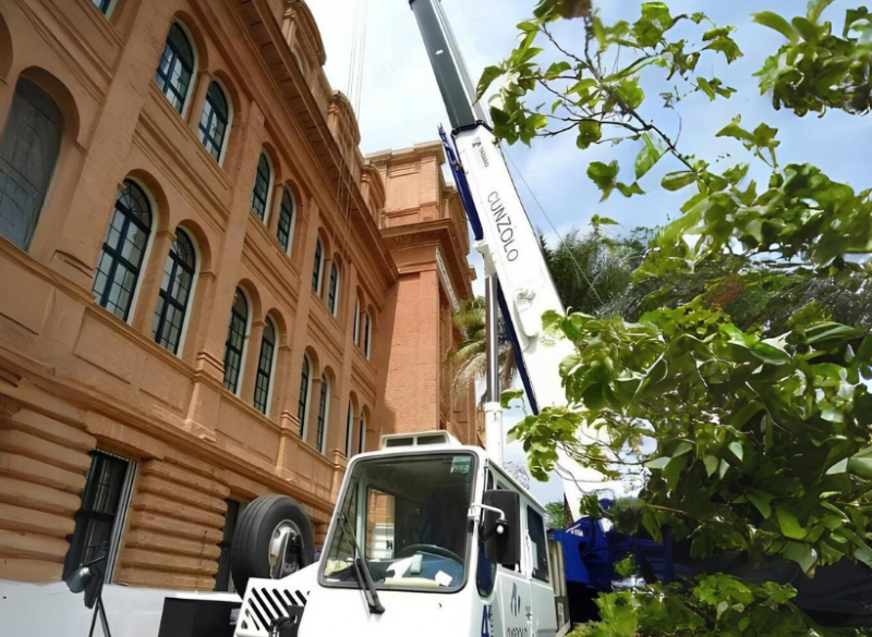 A Cunzolo realizou uma operação de içamento com o Guindaste Rodoviário Tadano GT 600B em Aparecida-SP