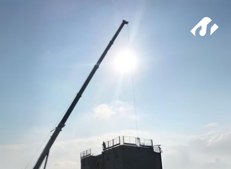 Guindaste e equipe Cunzolo realizou uma operação de içamento na cidade de Valinhos-SP. 