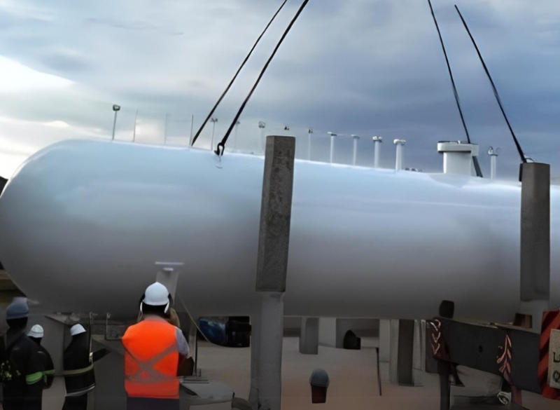Operação de içamento e trabalho em altura realizado com total segurança pela equipe da Cunzolo na cidade de Itatiba-SP.
