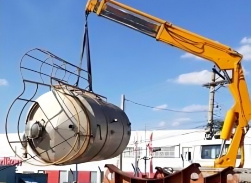 A Cunzolo realizou uma operação de içamento e transporte com Guindaste na cidade de Jundiaí-SP.