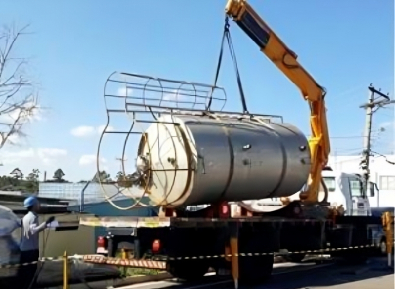 A Cunzolo realizou uma operação de içamento e transporte com Guindaste na cidade de Jundiaí-SP.