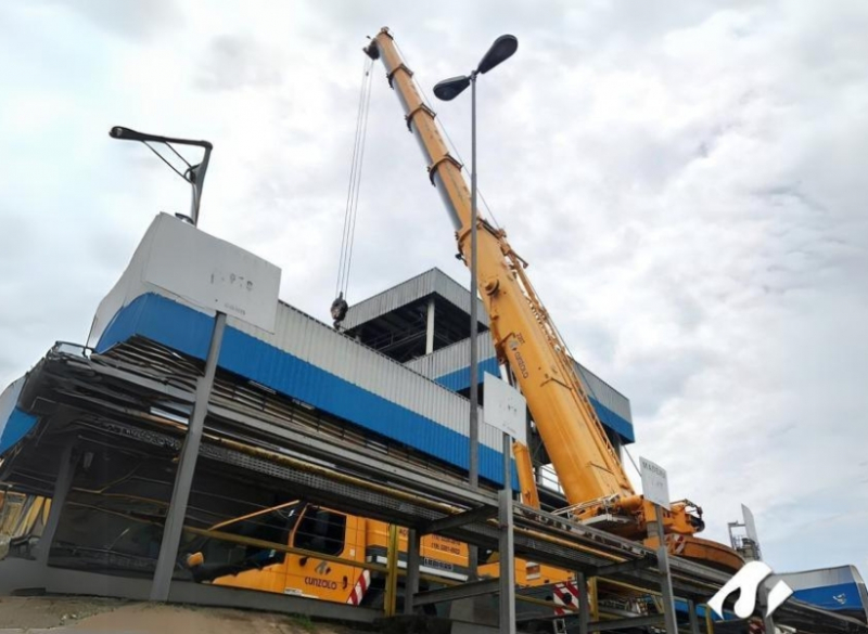 Operação de Içamento com Guindaste Rodoviário LTM 1200 realizada pela Cunzolo em Vinhedo-SP.