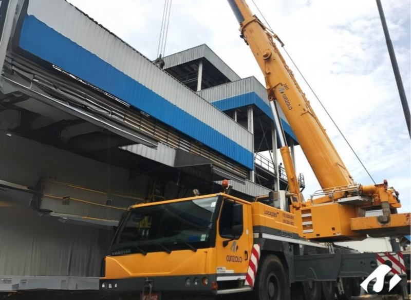 Operação de Içamento com Guindaste Rodoviário LTM 1200 realizada pela Cunzolo em Vinhedo-SP.
