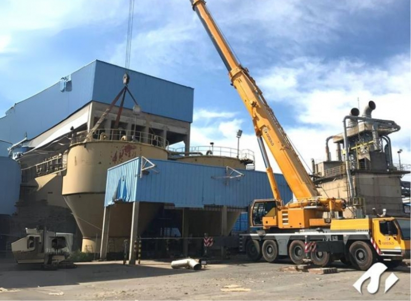 A Cunzolo realizou uma operação de içamento em Valinhos com o auxílio do Guindaste Rodoviário LTM 1220