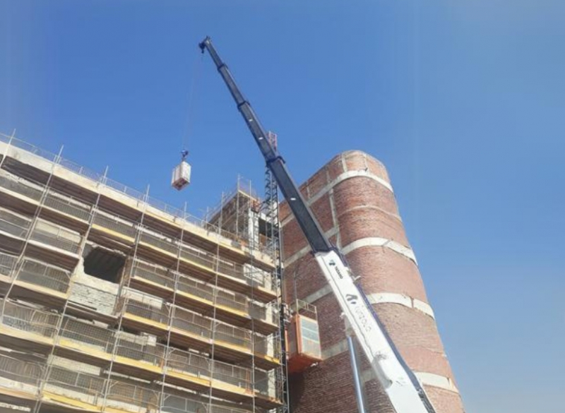 Cunzolo tocando o céu em uma operação de içamento na cidade de Três Lagoas com o guindaste rodoviário GS 900. 
