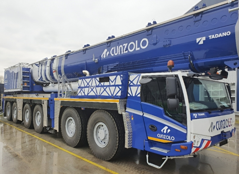 Guindaste para cargas de até 400 toneladas, Tadano ATF 400G-6. Elevação máxima de 122 metros. Para serviços realmente brutos.