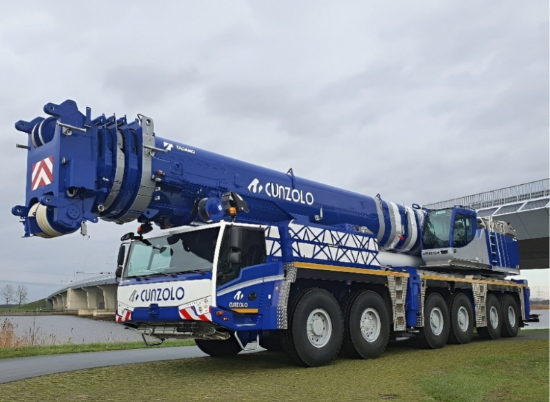 Guindaste para cargas de até 400 toneladas, Tadano ATF 400G-6. Elevação máxima de 122 metros. Para serviços realmente brutos.