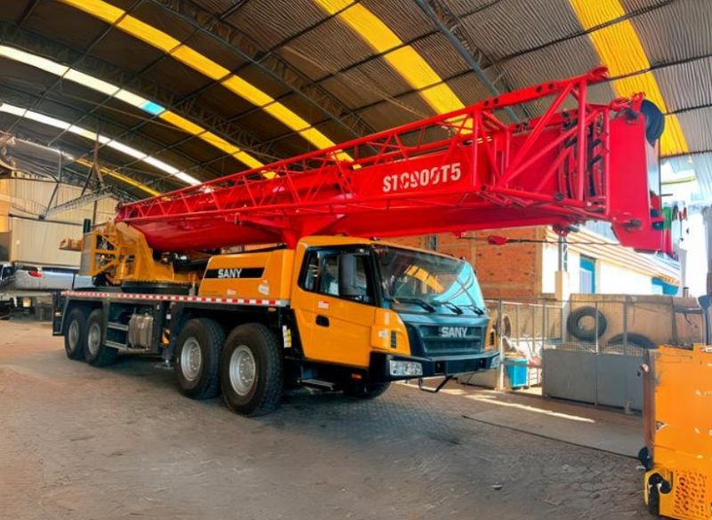 Perfeito para içamentos, movimentação de cargas/equipamentos e remoções industriais em obras da construção civil e indústrias em geral.
