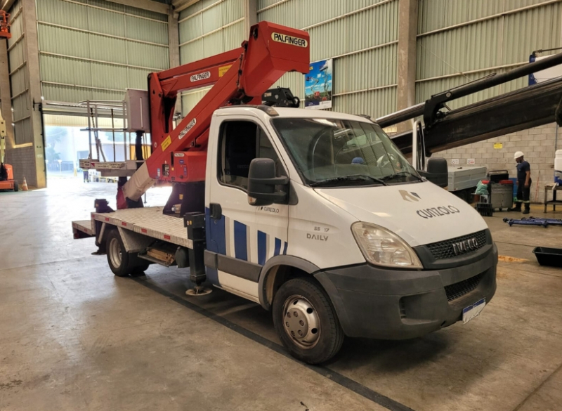 A Plataforma Montada sobre Caminhão Palfinger P200 oferece uma combinação excepcional de versatilidade, segurança e eficiência. Equipada com características padrão que elevam os padrões de desempenho, essa plataforma é uma escolha confiável para uma variedade de aplicações industriais e comerciais.
