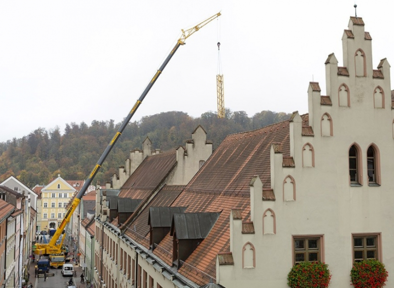 O Guindaste Rodoviário Telescópico Liebherr LTM 1250-5.1 é caracterizado por enormes capacidades de carga. Foi desenvolvido para obter a capacidade máxima de carga com o peso disponível de um guindaste móvel de 5 eixos. 