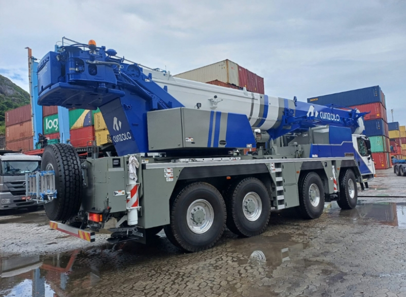 O novo LTM 1120-4.1 é um guindaste móvel é verdadeiramente potente - o guindaste de 4 eixos mais potente no mercado. A lança é a mais longa nesta classe de guindastes e possui capacidades de carga extremamente fortes em uma posição íngreme.