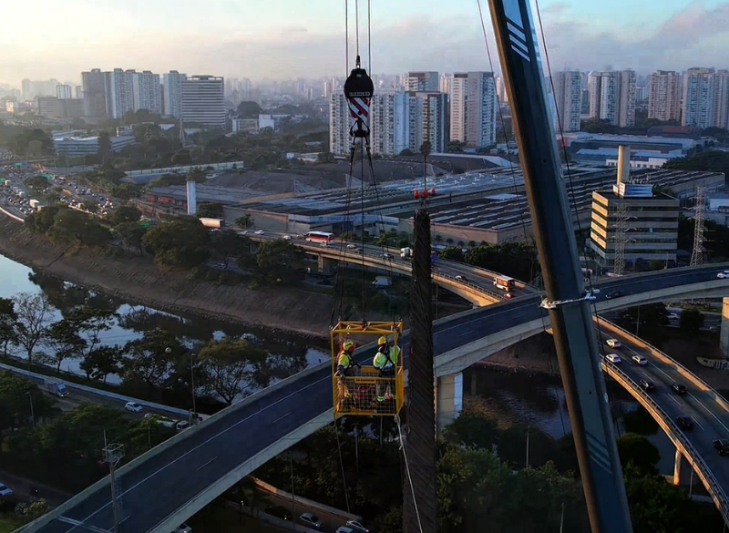 A Cunzolo oferece o Cesto Suspenso para 4 Pessoas - Modelo MMM.010, desenvolvido para garantir o máximo desempenho em operações com guindastes. 