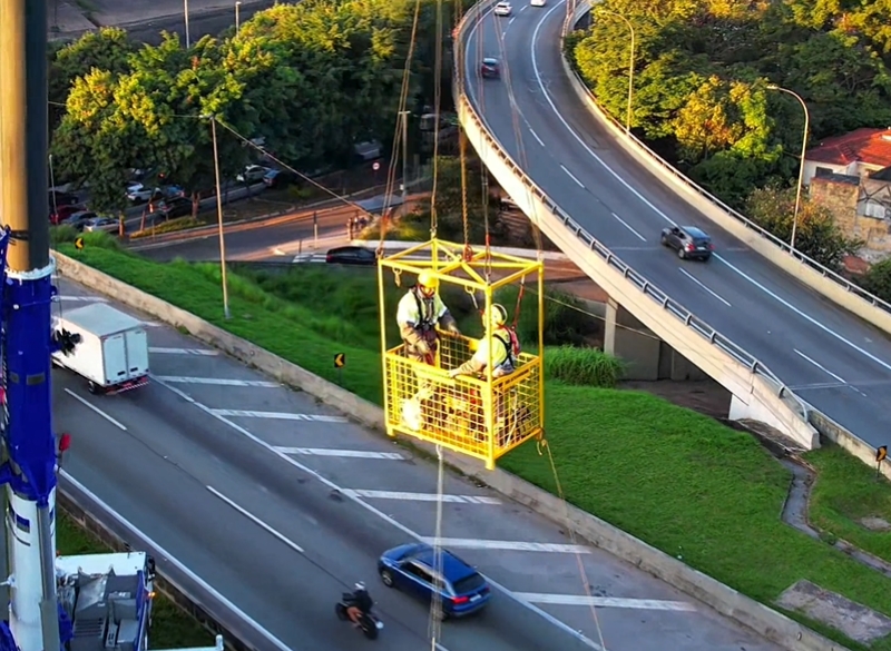 A Cunzolo oferece o Cesto Suspenso para 4 Pessoas - Modelo MMM.010, desenvolvido para garantir o máximo desempenho em operações com guindastes. 
