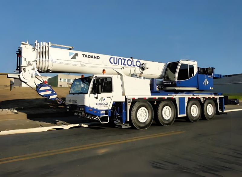 O Guindaste Tadano ATF 90G-4 tem capacidade de até 90 toneladas e capacidade máxima de lança de 69,2 metros (51,2 na hidráulica e 18 de JIB). O modelo possui diversas possibilidades de trabalho com configurações que partem de 30 toneladas.
