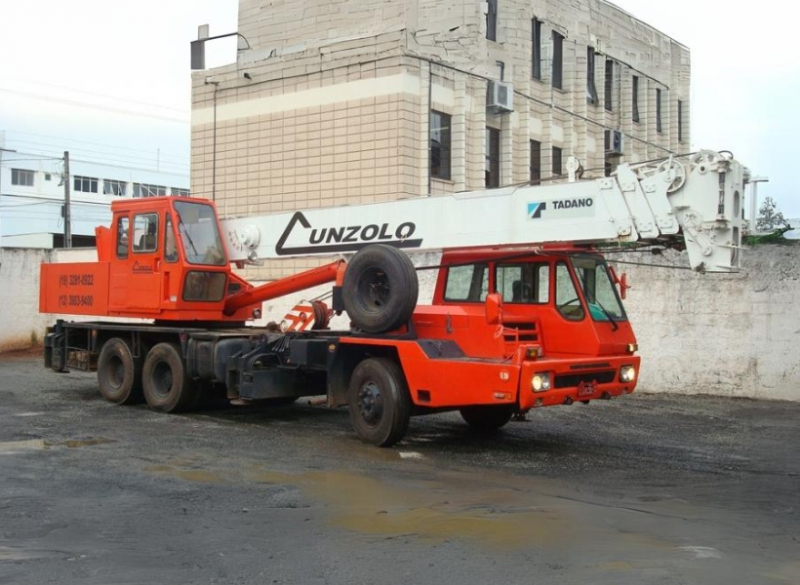 O Guindaste Rodoviário Tadano TL 250 é muito utilizado em atividades de remoções industriais de grande porte, onde se exige movimentação de grandes cargas e alturas.