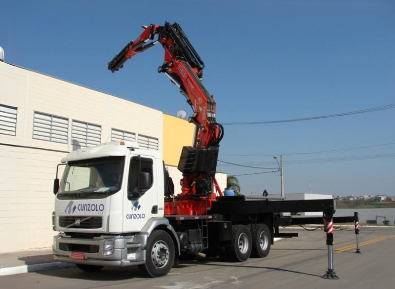 O Guindaste Articulado Fassi F660 AXP.25 JIB L516 é um guindauto sem carroceria para transporte - apenas para movimentação de seu malão de ferramentas, JIB e moitão. Equipamento ideal para atividades em galpão com elementos de interferência de altura.