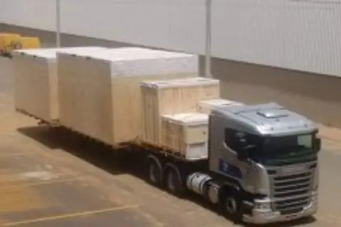 Carreta de carga seca para transporte pesado