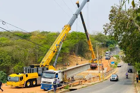 Grove de 450 toneladas em obra de ponte