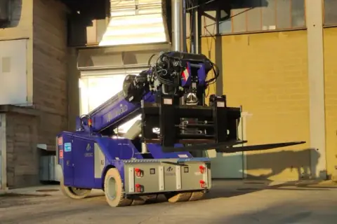 Guindastes e PTAs para manutenção de linhas de produção