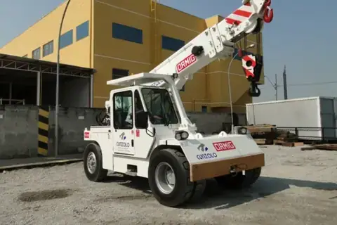 Guindaste industrial compacto em áreas internas