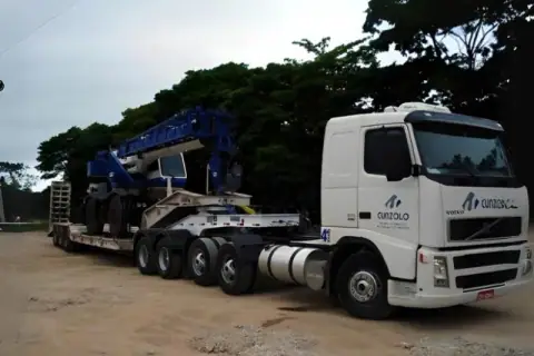 Equipamento de 22 toneladas com transporte e içamento