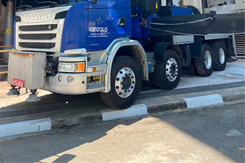 Remoção industrial com Fassi F1950 e Hiab XS 622 pela Cunzolo