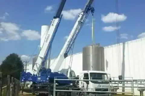 Reformas industriais com guindastes e PTAs